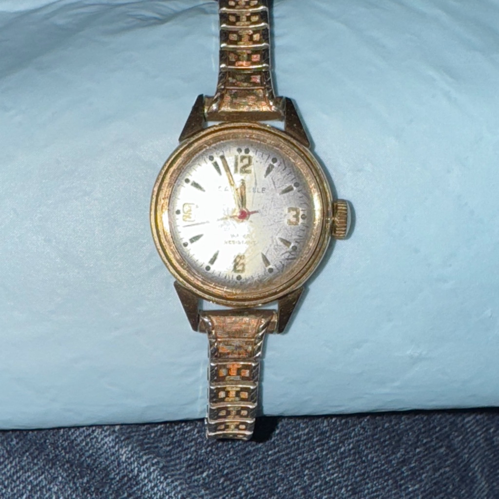 Vintage Caravelle By Bulova Gold-Tone Water Resistant Ladies Watch 10$